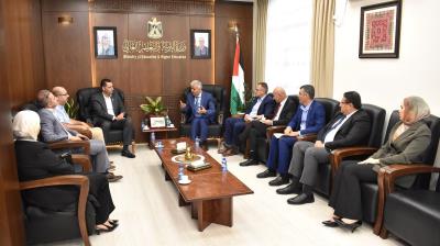 برهم يبحث مع وفد من الرابطة الطبية الفلسطينية الأمريكية دعم التعليم الطبي في غزة